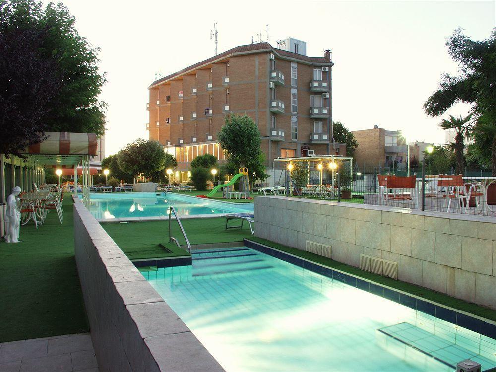 Hotel Marina Beach - Azzurro Club Ravenne Extérieur photo