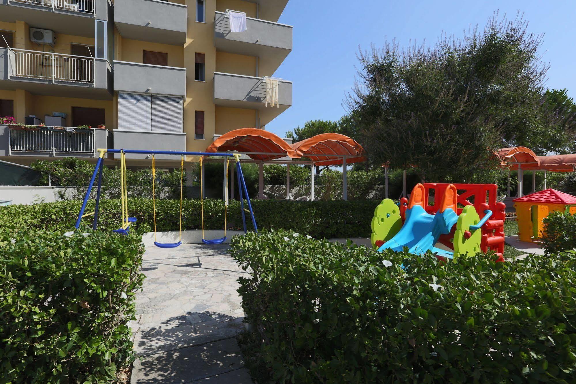 Hotel Marina Beach - Azzurro Club Ravenne Extérieur photo
