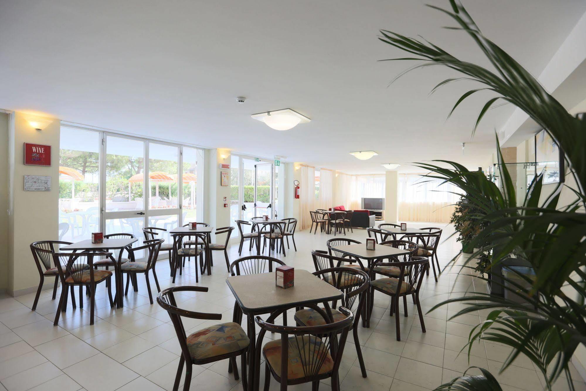 Hotel Marina Beach - Azzurro Club Ravenne Extérieur photo
